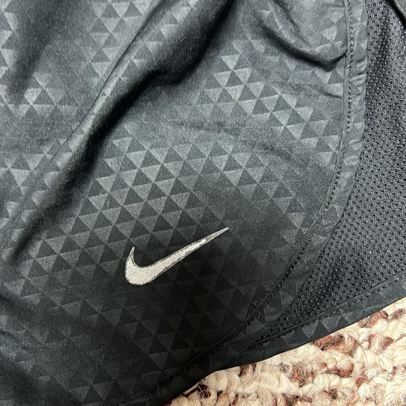 Woman's Nike‎ shorts - Picture 3 of 10